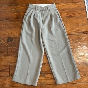 Gray Aritzia effortless cropped pants in short